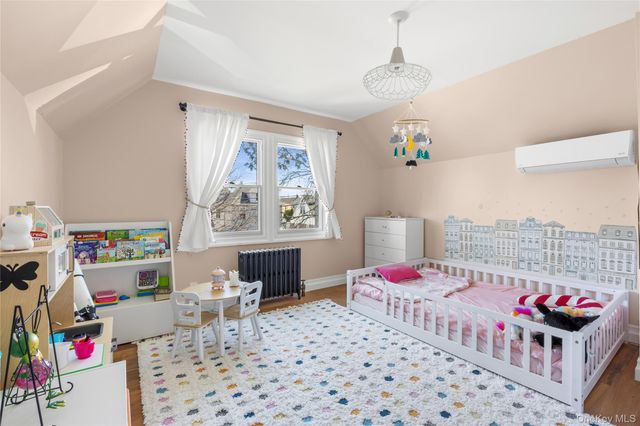 24 Beechhurst Avenue, Floral Park, NY 11001