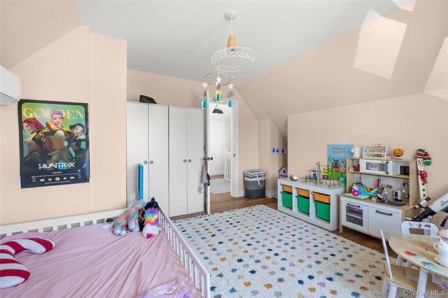 24 Beechhurst Avenue, Floral Park, NY 11001