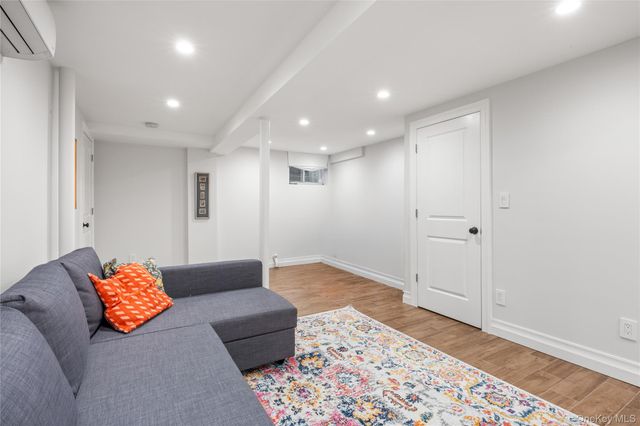 24 Beechhurst Avenue, Floral Park, NY 11001