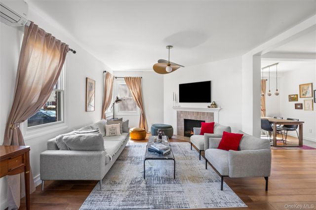 24 Beechhurst Avenue, Floral Park, NY 11001