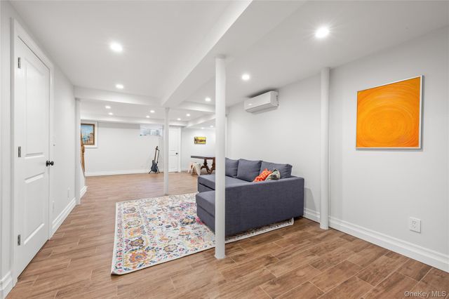 24 Beechhurst Avenue, Floral Park, NY 11001