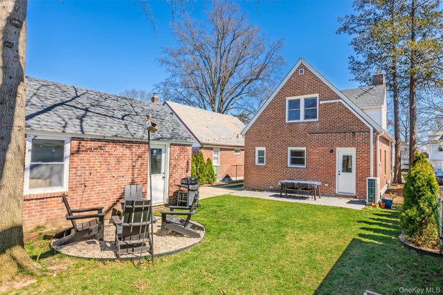 24 Beechhurst Avenue, Floral Park, NY 11001