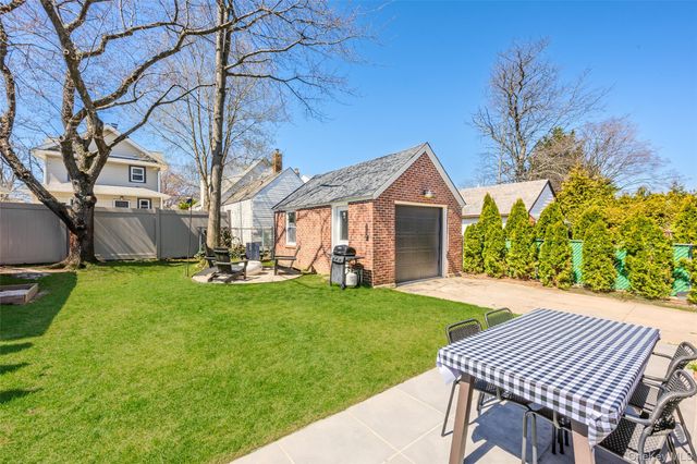 24 Beechhurst Avenue, Floral Park, NY 11001