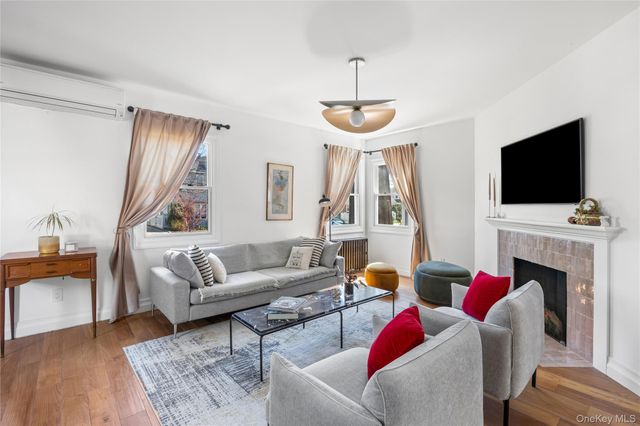 24 Beechhurst Avenue, Floral Park, NY 11001