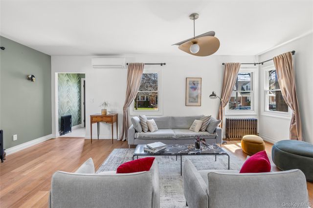 24 Beechhurst Avenue, Floral Park, NY 11001