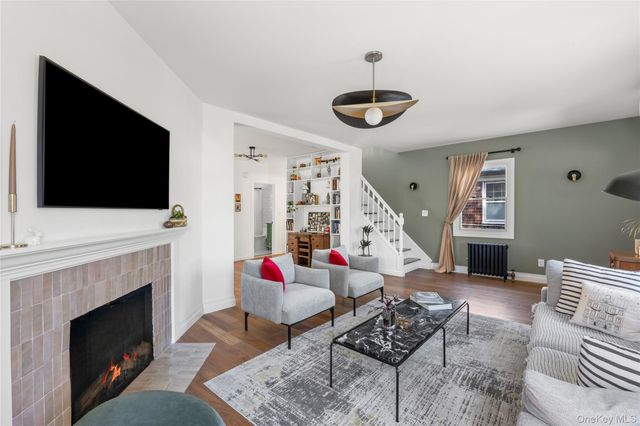 24 Beechhurst Avenue, Floral Park, NY 11001