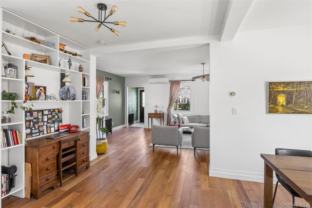 24 Beechhurst Avenue, Floral Park, NY 11001