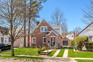 24 Beechhurst Avenue, Floral Park, NY 11001