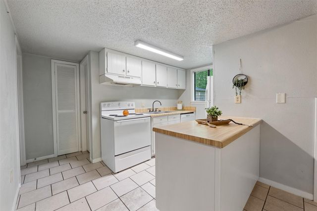 28600 Netawaka Court, Huntsville, TX 77320
