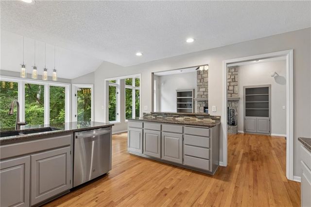 5224 N Main Street, Kansas City, MO 64118