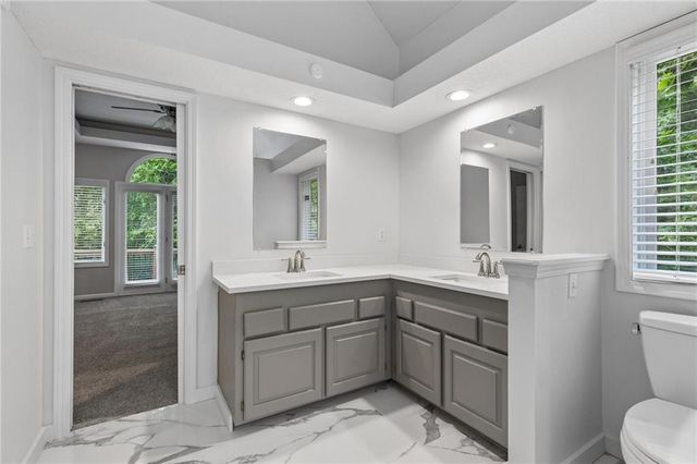 5224 N Main Street, Kansas City, MO 64118