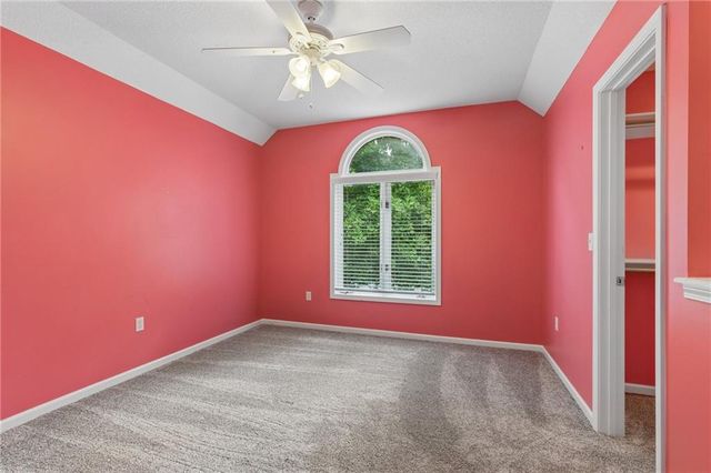 5224 N Main Street, Kansas City, MO 64118