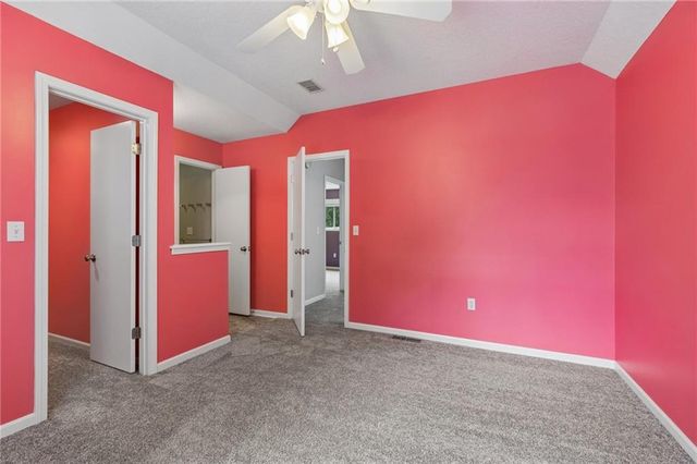 5224 N Main Street, Kansas City, MO 64118