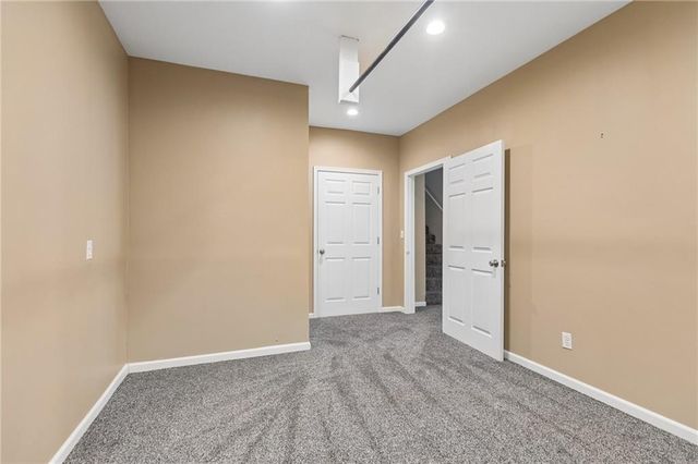 5224 N Main Street, Kansas City, MO 64118