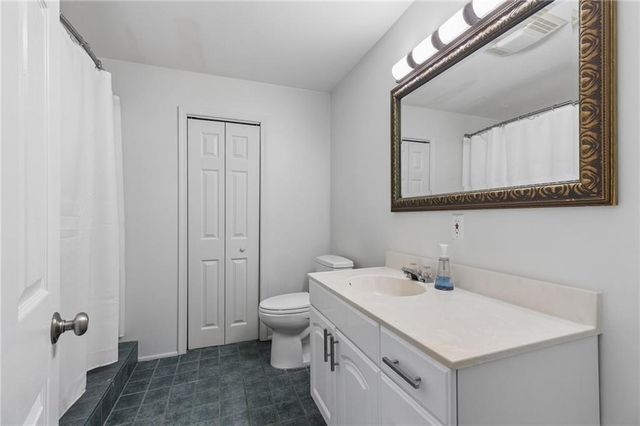 5224 N Main Street, Kansas City, MO 64118