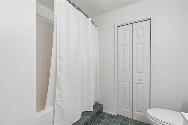 5224 N Main Street, Kansas City, MO 64118
