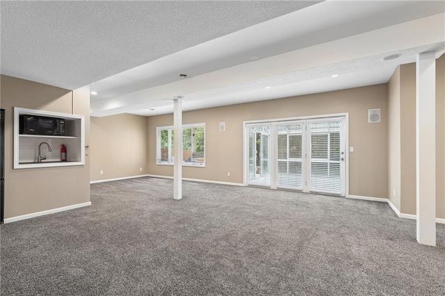 5224 N Main Street, Kansas City, MO 64118