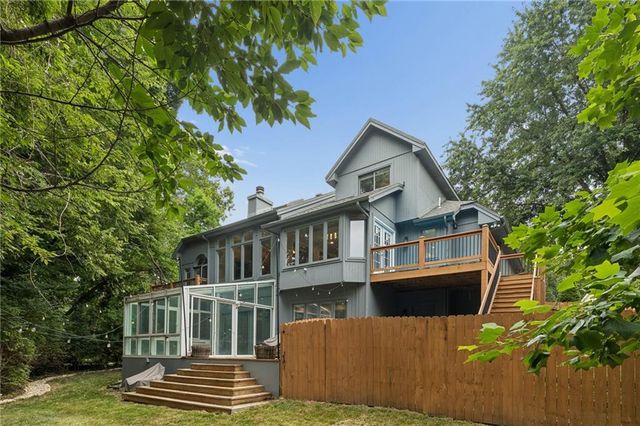 5224 N Main Street, Kansas City, MO 64118