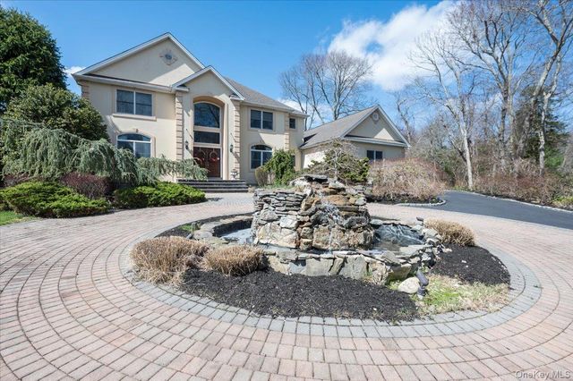 129 Round Swamp Road, Huntington, NY 11743