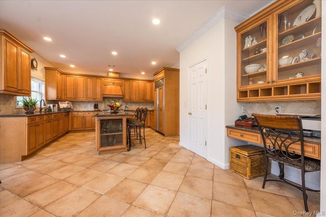 129 Round Swamp Road, Huntington, NY 11743