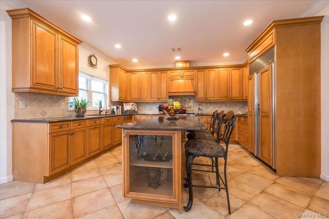 129 Round Swamp Road, Huntington, NY 11743