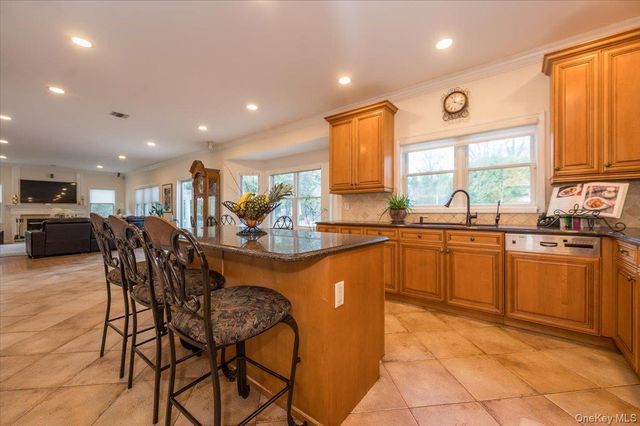 129 Round Swamp Road, Huntington, NY 11743
