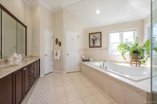 129 Round Swamp Road, Huntington, NY 11743