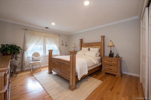 129 Round Swamp Road, Huntington, NY 11743