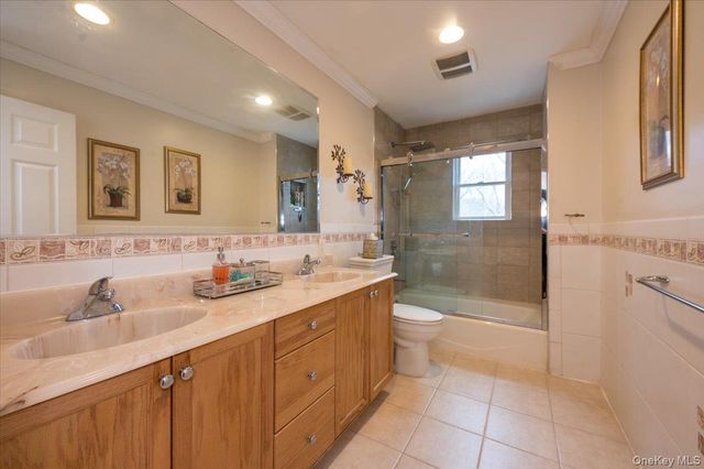 129 Round Swamp Road, Huntington, NY 11743