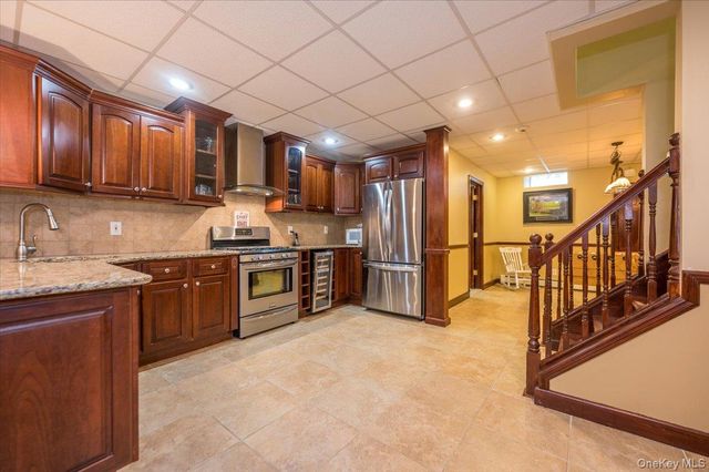129 Round Swamp Road, Huntington, NY 11743