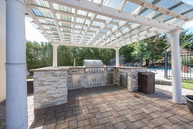 129 Round Swamp Road, Huntington, NY 11743