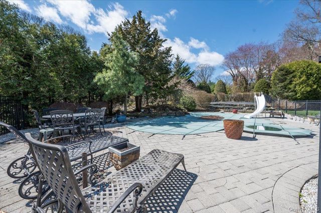 129 Round Swamp Road, Huntington, NY 11743
