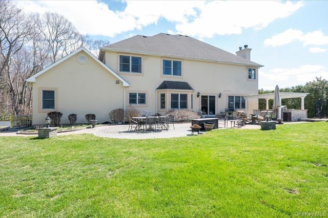 129 Round Swamp Road, Huntington, NY 11743