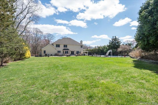 129 Round Swamp Road, Huntington, NY 11743