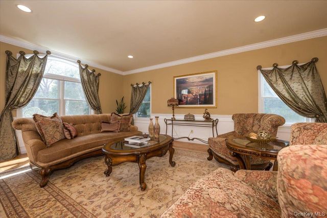 129 Round Swamp Road, Huntington, NY 11743