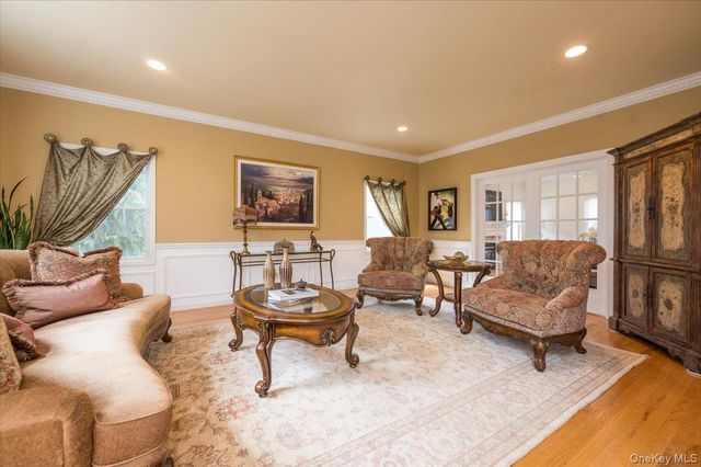 129 Round Swamp Road, Huntington, NY 11743