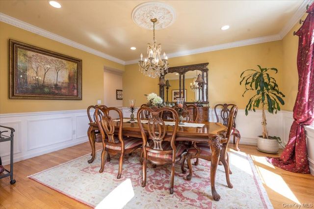 129 Round Swamp Road, Huntington, NY 11743