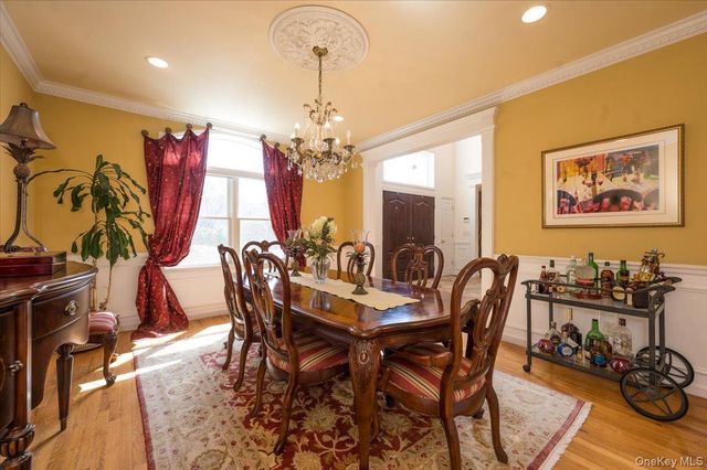 129 Round Swamp Road, Huntington, NY 11743