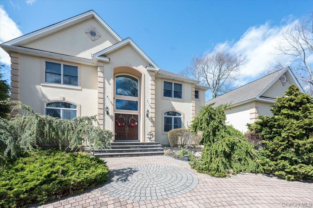 129 Round Swamp Road, Huntington, NY 11743