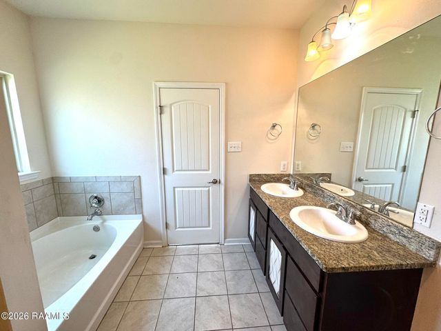 107 Garden Oaks Avenue, Youngsville, LA 70592