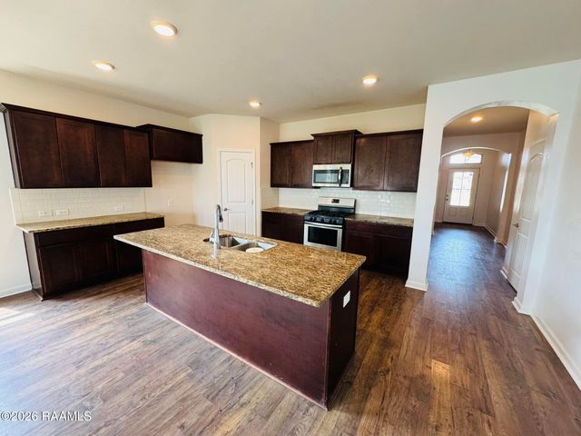 107 Garden Oaks Avenue, Youngsville, LA 70592