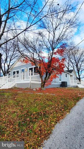 8823 MAPLE AVE, Bowie, MD 20720