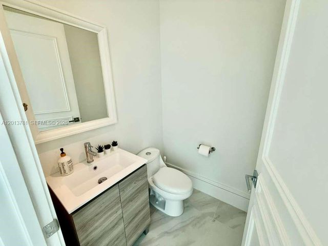 900 Brickell Key Blvd 2604, Miami, FL 33131