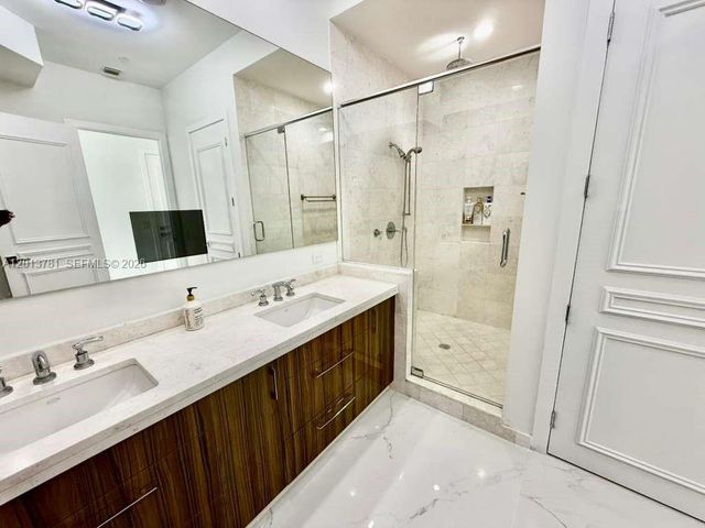 900 Brickell Key Blvd 2604, Miami, FL 33131