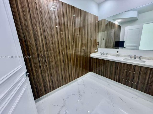 900 Brickell Key Blvd 2604, Miami, FL 33131