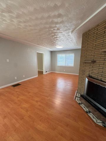 1205 Valencia Drive NE, Albuquerque, NM 87110