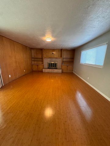 1205 Valencia Drive NE, Albuquerque, NM 87110