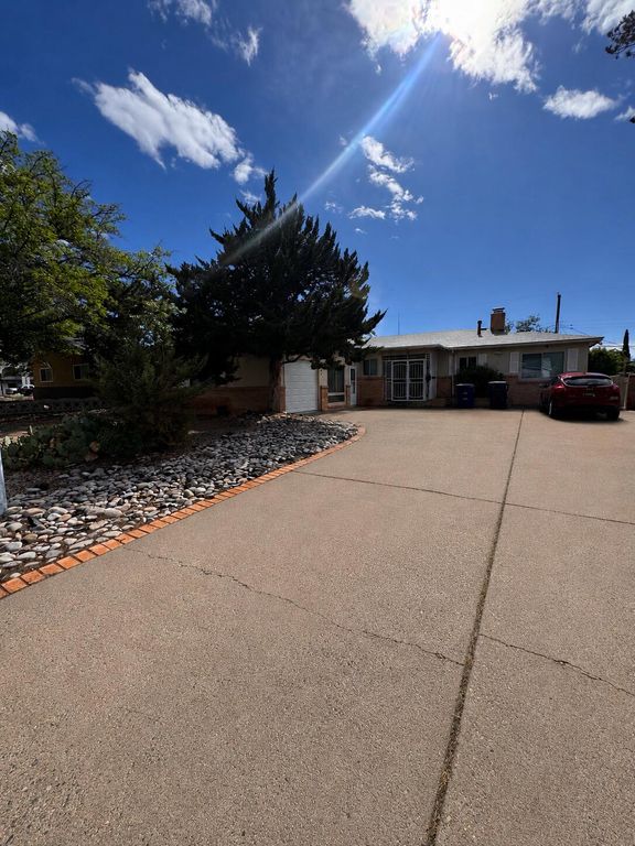 1205 Valencia Drive NE, Albuquerque, NM 87110