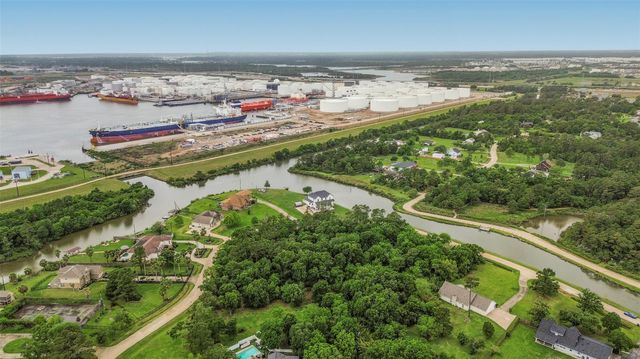 3515 E Bayou Drive, Shoreacres, TX 77571