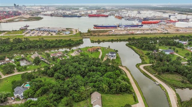 3515 E Bayou Drive, Shoreacres, TX 77571